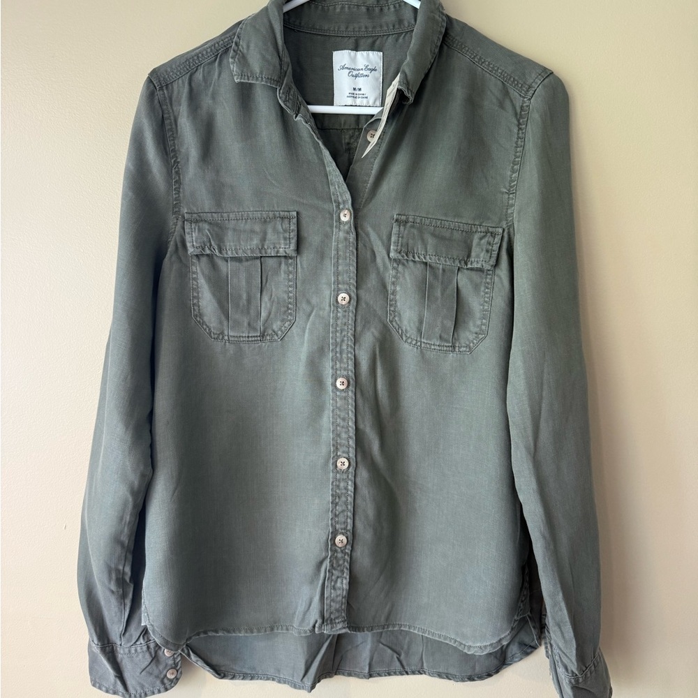 American Eagle Outfitters Green Long Sleeve Button Down Shirt